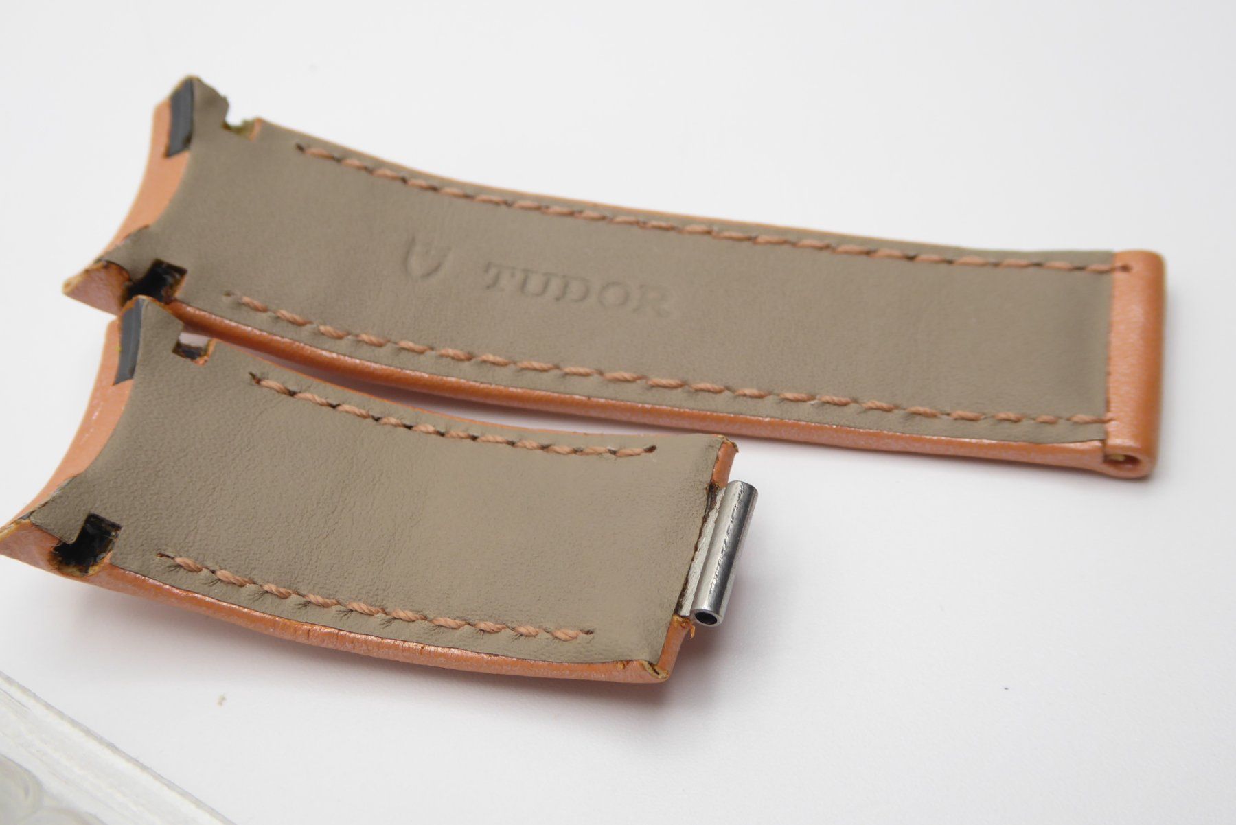 Bracciali & Braccialetti: Tudor Prince date rose leather strap 20mm – Nuovo e nell'imballaggio originale da Geneve venduto da adr_xk6n 3