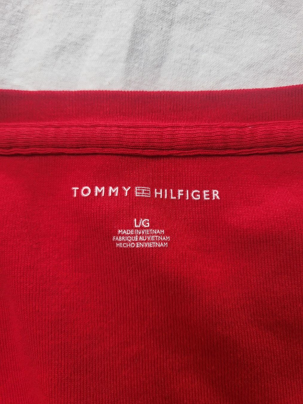 Tommy Hilfiger T-Shirts: Tommy Hilfiger T-Shirt – Neu (gemäss Beschreibung) aus Zweisimmen von Adorable 2
