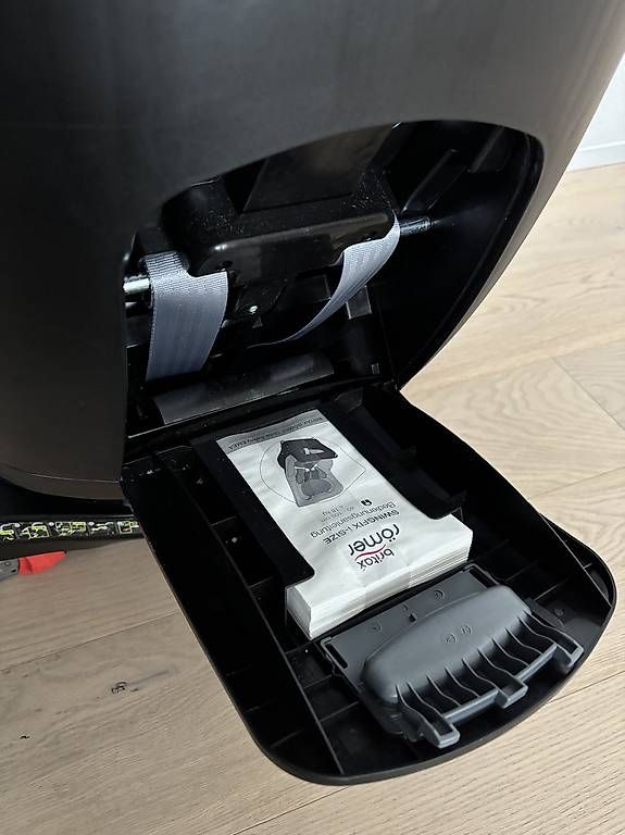 Britax Römer Seggiolini per auto: Britax Romer Swingfix M i size Volvo – Usato da Bevaix venduto da MPaw 4