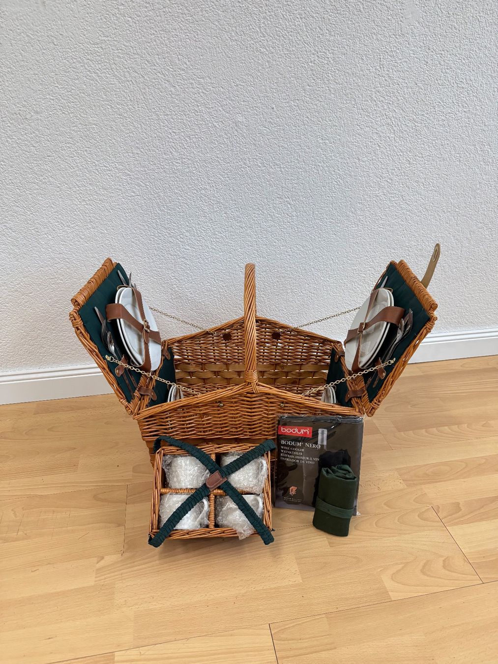 Sonstiges für Haushalt & Wohnen: Picknickkorb inkl. Zubehör – Neu und originalverpackt aus Horgen von Grizzly83 8