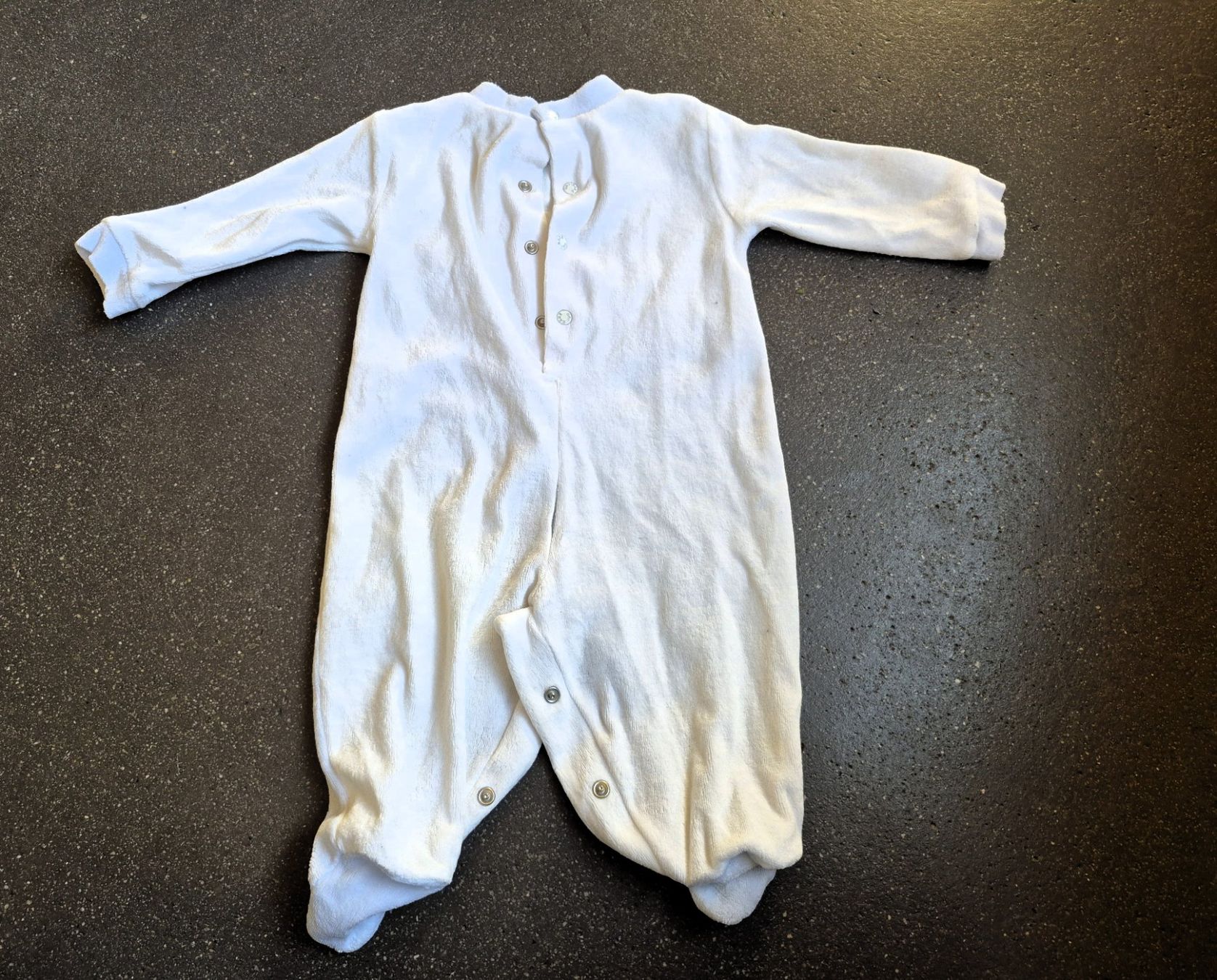 Pyjamas: Strampler weiss-blau - 6 - 9 Monate – D'occasion à St. Gallen par Amelie_73 2