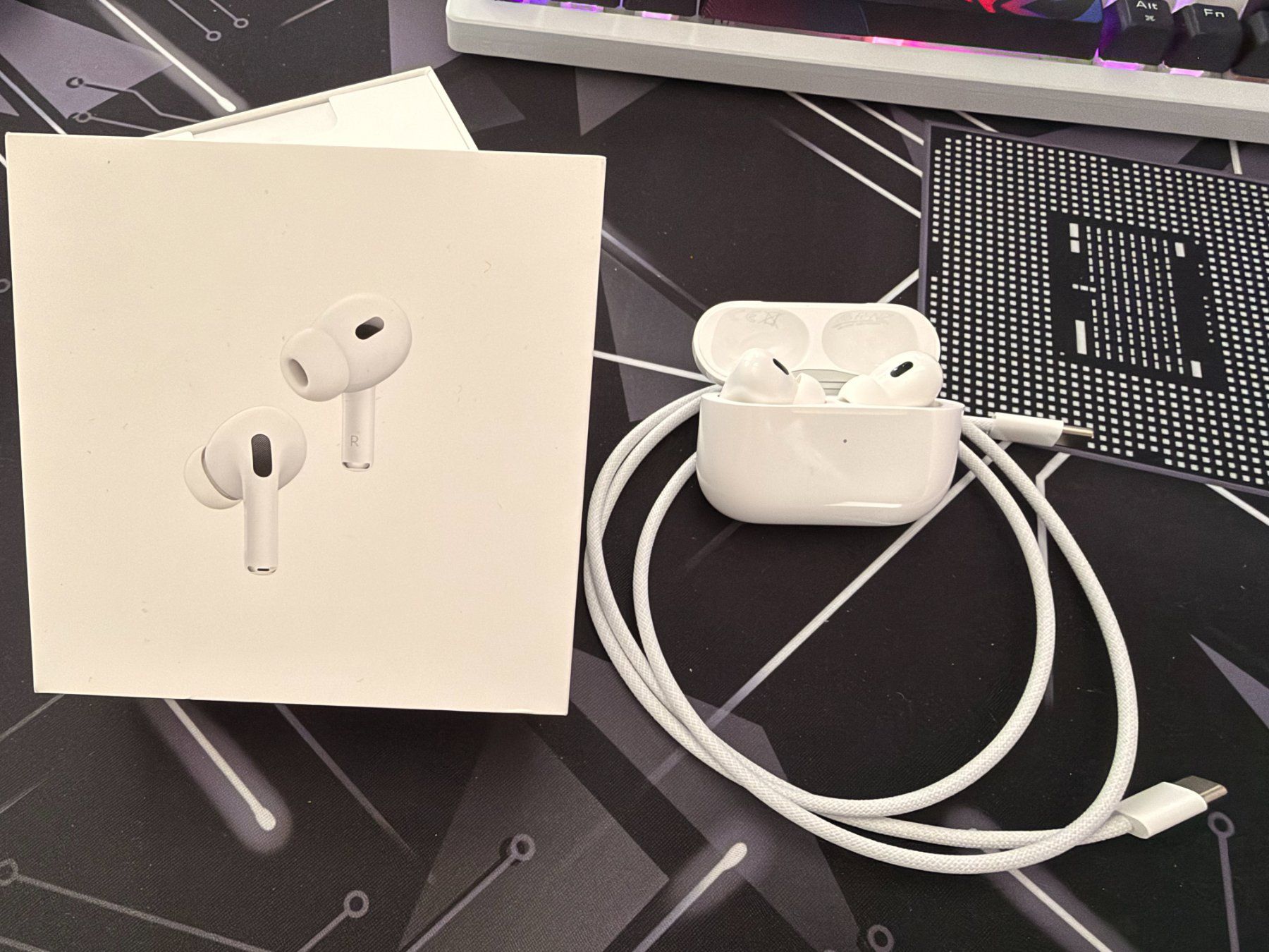 Apple Kopfhörer: Apple AirPods Pro 2. Generation mit USB-C Ladecase – Gebraucht aus Herisau von ArmandoSalazar
