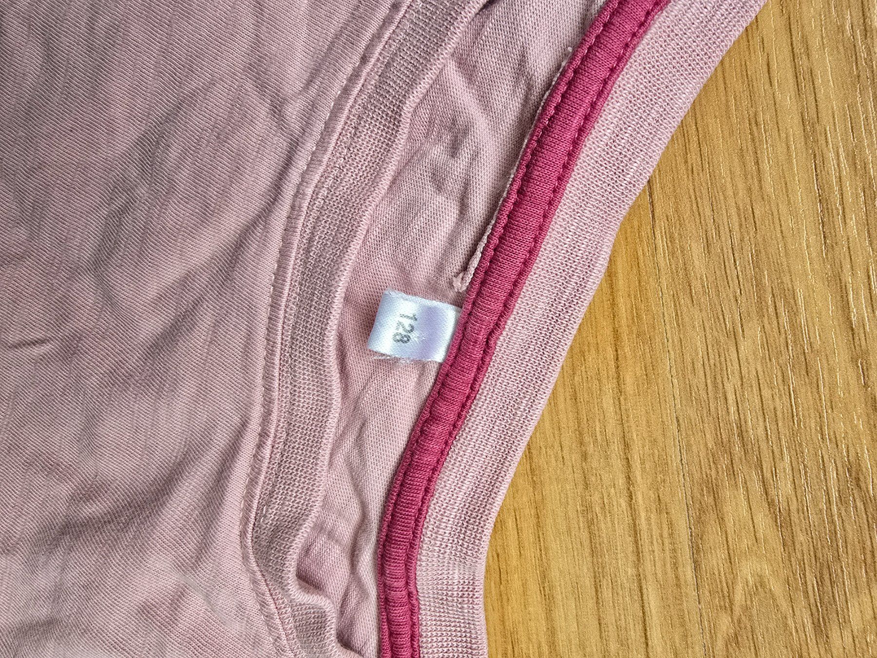 Camicette, T-shirt & Top: T-Shirt Gr. 116 / 122 – Usato da Büttikon AG venduto da Amineah 2