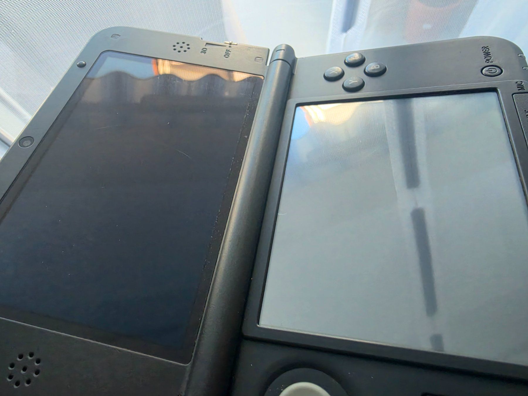Nintendo Konsolen: Nintendo 3DS XL in rot – Gebraucht aus Sempach von Knuckles17 2