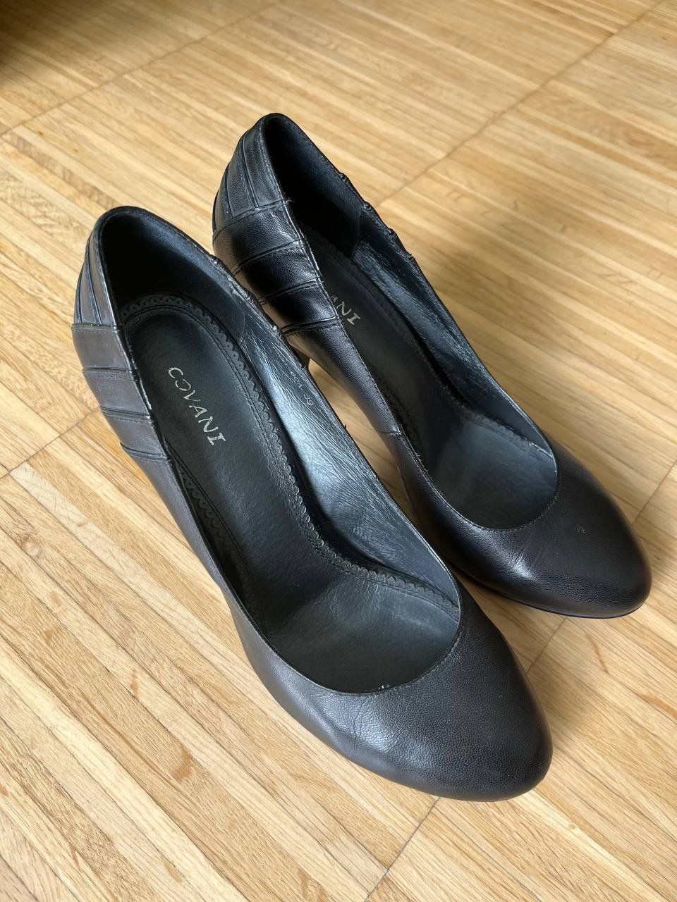 Scarpe da donna: Schwarze Leder Pumps, Grösse 39 – Usato da Schlieren venduto da con_hdp9