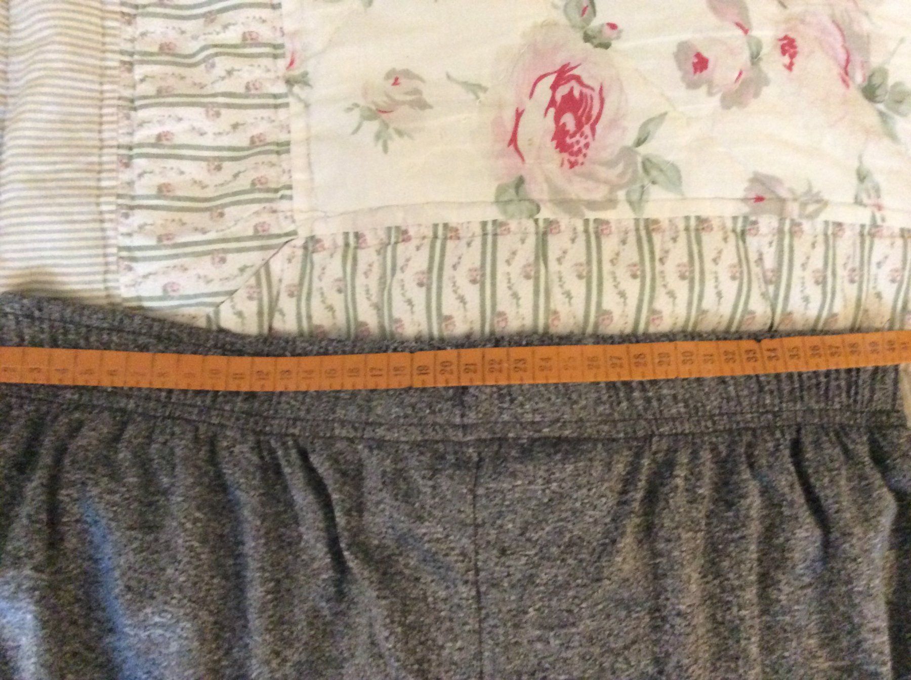 Pantaloni: Kurze Turnhose Grau WorkOut Gr. 160 – Usato da Winterthur venduto da Kristiinag 4