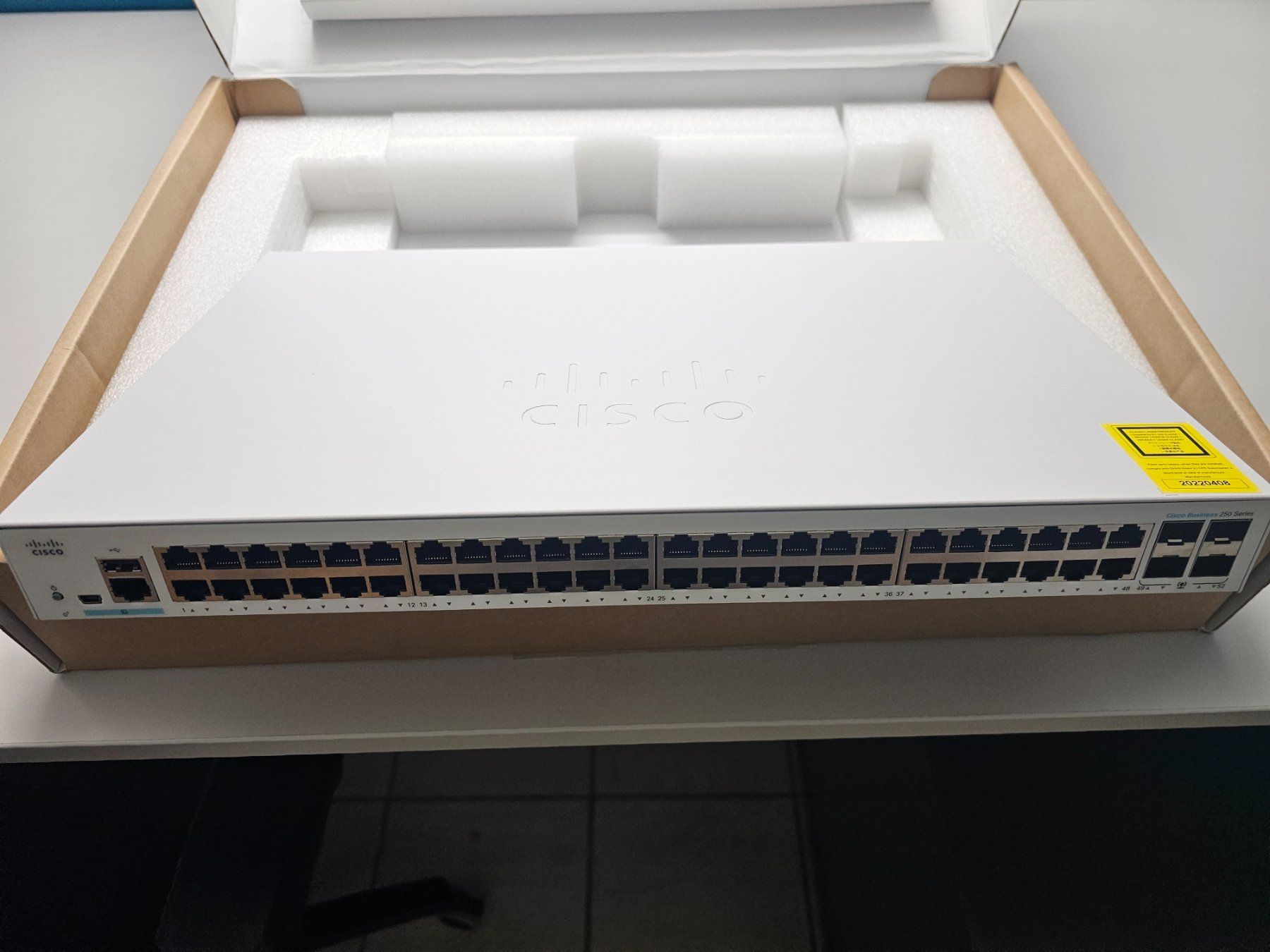 Cisco Hub & Switch: Switch Cisco CBS250-48T-4G – Nuovo e nell'imballaggio originale da obstalden venduto da Walensee1