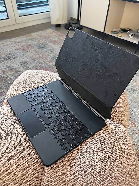 Tastiere: Apple iPad Pro 12" Schutzhülle - mit Bluetooth-Tastatur – Usato da Zürich venduto da PaulaMsh 1