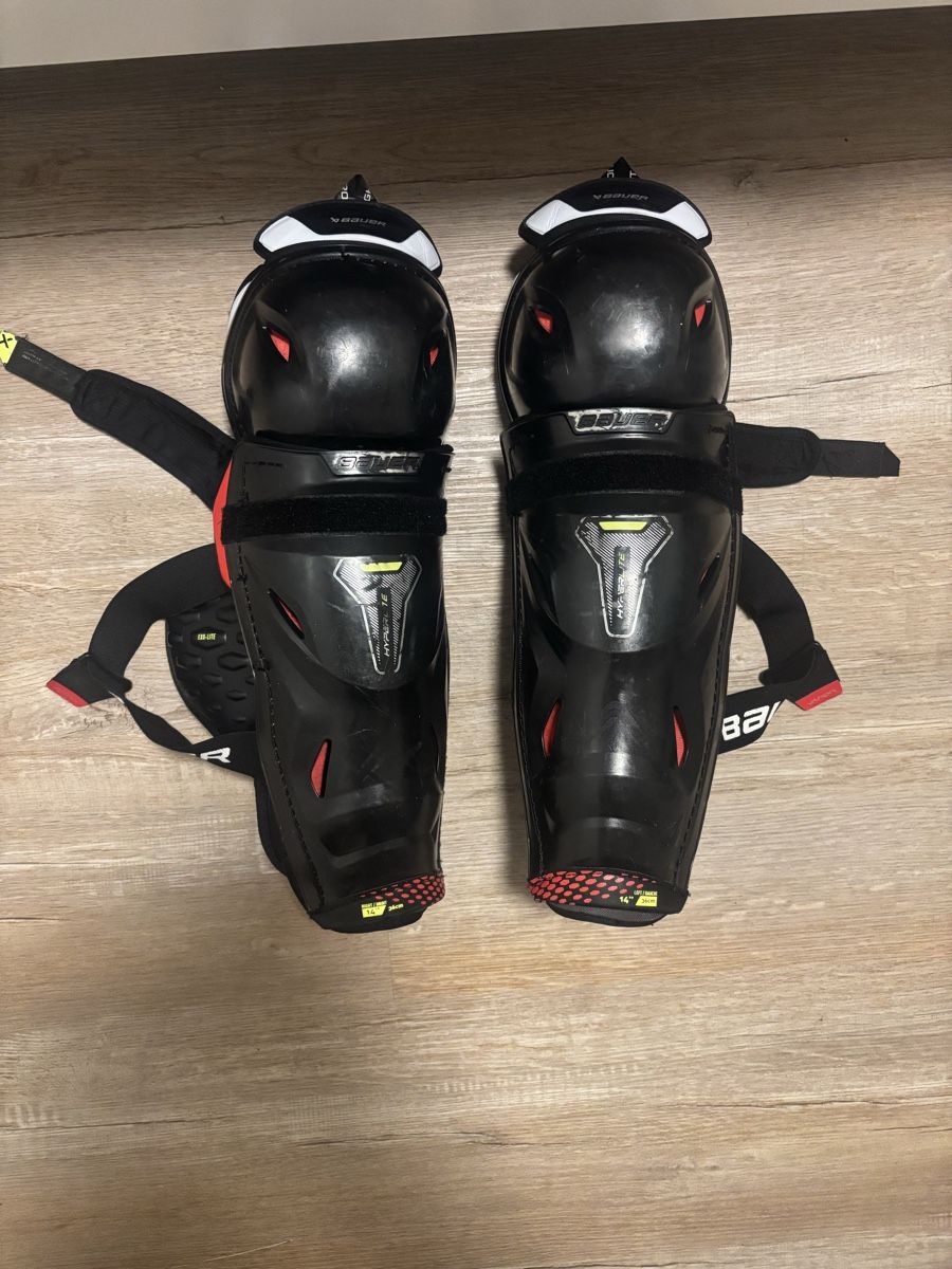 Bauer Schutz & Schoner: Bauer Vapor Hyperlite Shinpads – Gebraucht aus Dübendorf von jus_d5c2