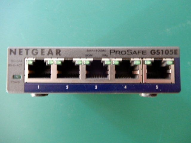 Netgear Hubs & Switches: NETGEAR ProSafe Plus Switch GS105E – Gebraucht aus Rapperswil SG von  5