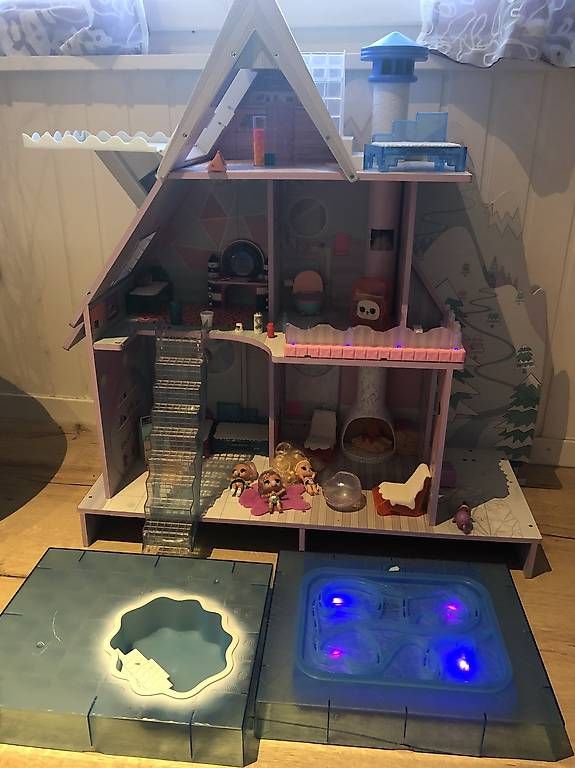 Maisons & Meubles de poupées: Puppenhaus mit Licht – D'occasion à Oberbuchsiten par etr_2jg5 1