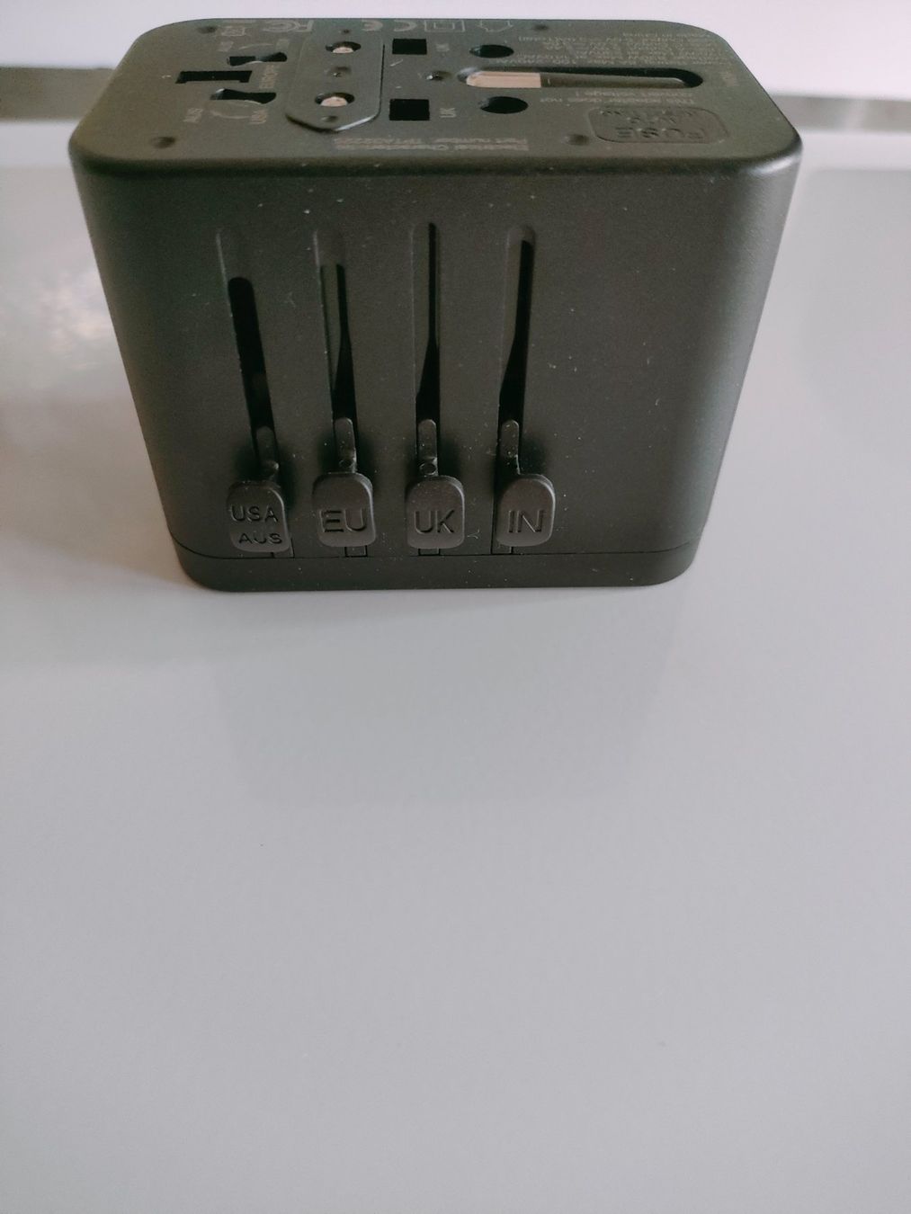 Laufwerke & Adapter: TecPearl Universeller Reiseadapter – Gebraucht aus Dietikon von Branquinha1981 1