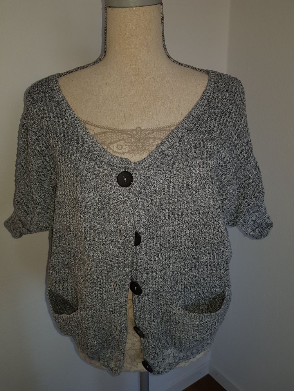 Tommy Hilfiger Lotti di vestiti: Ted Baker,TOMMY HILFIGER,  Bekl.Paket – Usato da Wetzikon ZH venduto da med_2y76 8