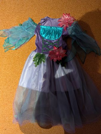 Kinderkostüm Fee lila türkis mit Blumen Applikationen 110
