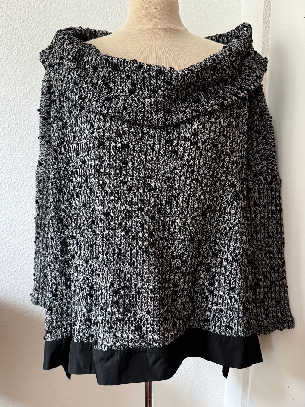Maglioni & Felpe: Pull LUUKAA oversize noir et blanc, taille 40-42 – Nuovo (secondo la descrizione) da Morges venduto da sandy069
