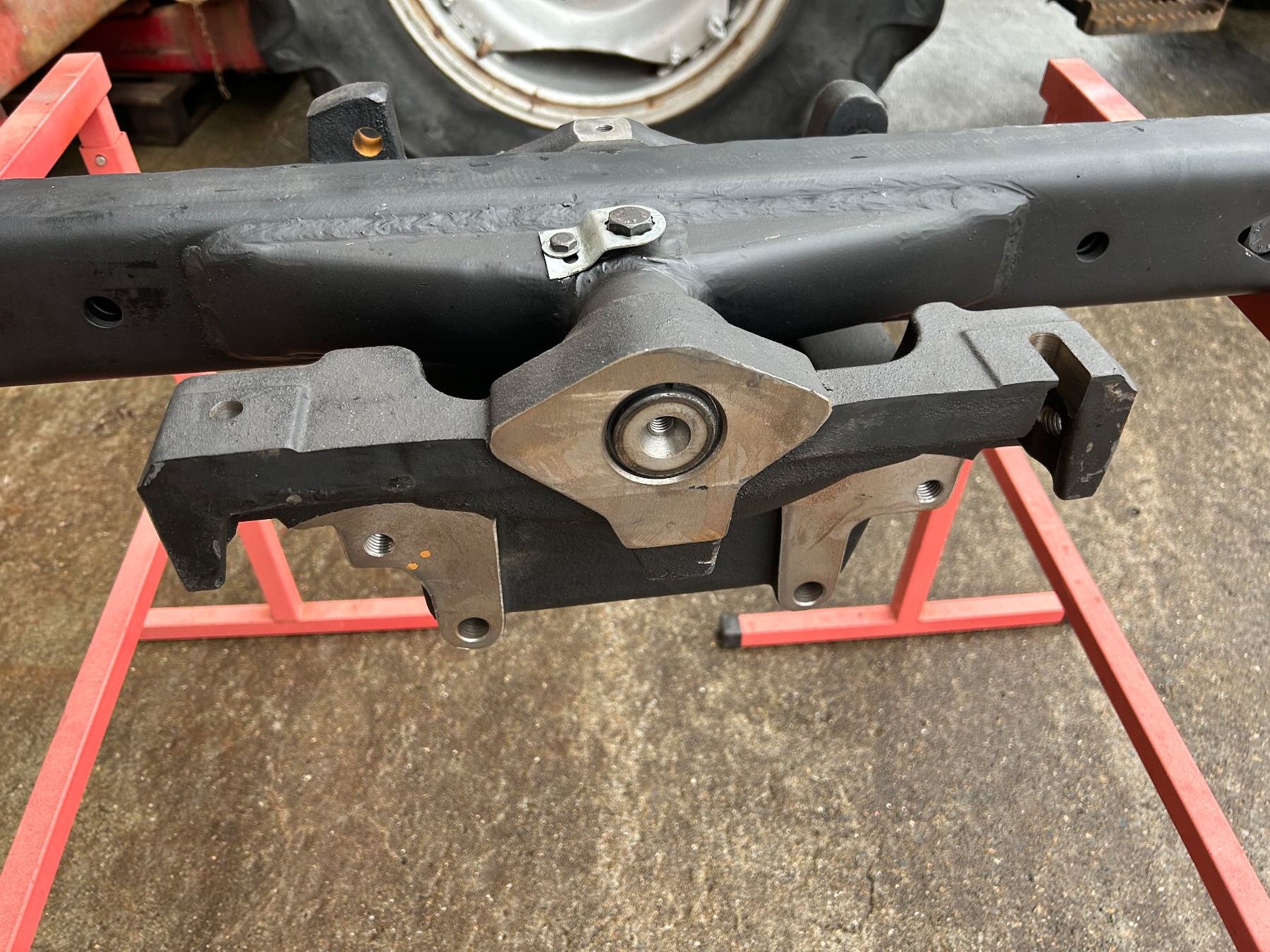 Massey Ferguson Trattori: MF - Vorderachse kompl.  MF 135 - MF 250 – Nuovo e nell'imballaggio originale da Rothenthurm venduto da mf-schuler 1