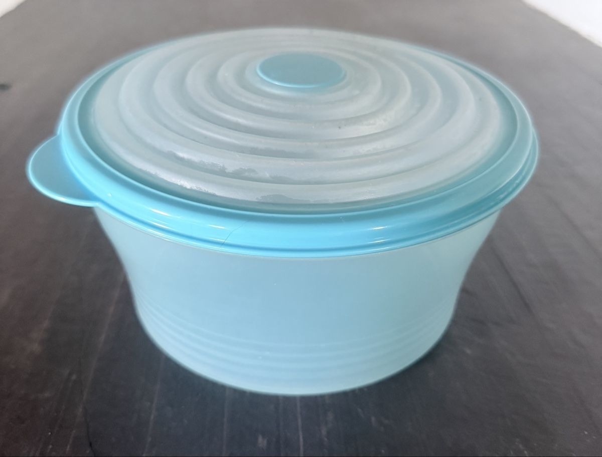 Tupperware Contenitori & Simili: Tupperware Behälter  – Usato da Flumserberg Saxli venduto da delfinli67