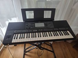 Yamaha PSR-SX720 Keyboard mit Ständer, top Zustand!