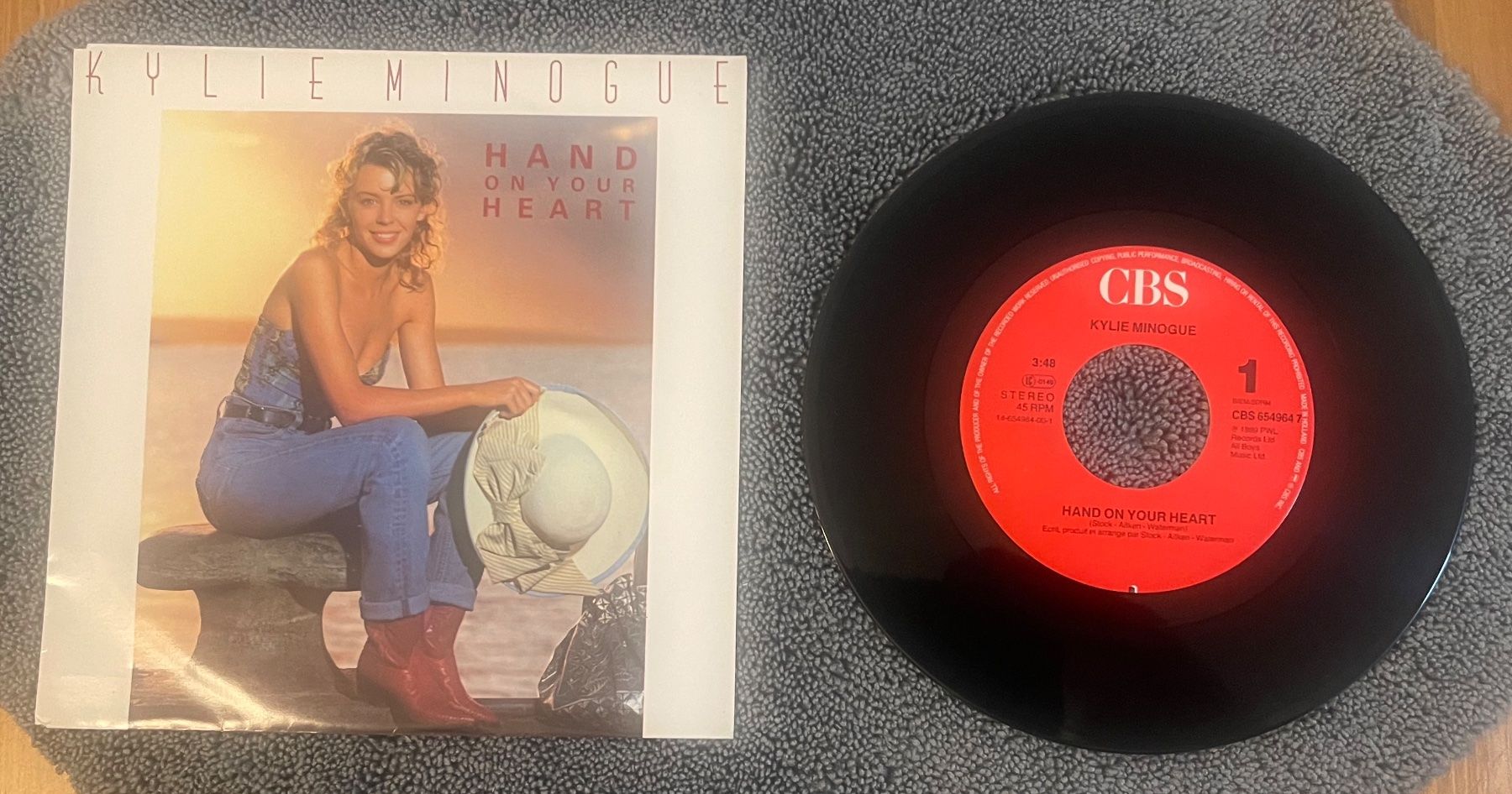 Schallplatten: KYLIE MINOGUE HAND ON YOU HEART Single – Gebraucht aus Gümligen von VIN-TAGE-ZONE 1