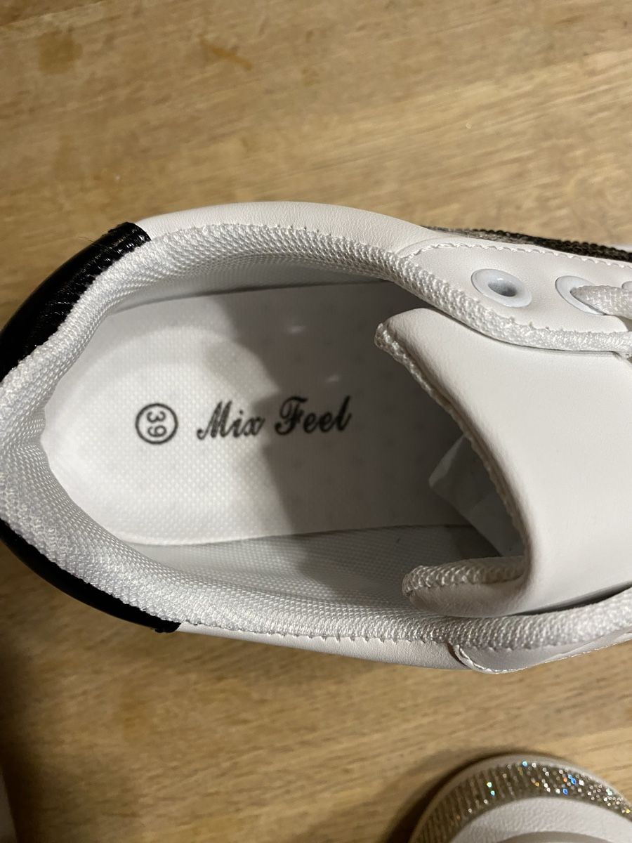 Scarpe da donna: LIQUIDATION Baskets blanches avec brillants NEUVES Taille 39 – Nuovo (secondo la descrizione) da Genève venduto da pilarina 4