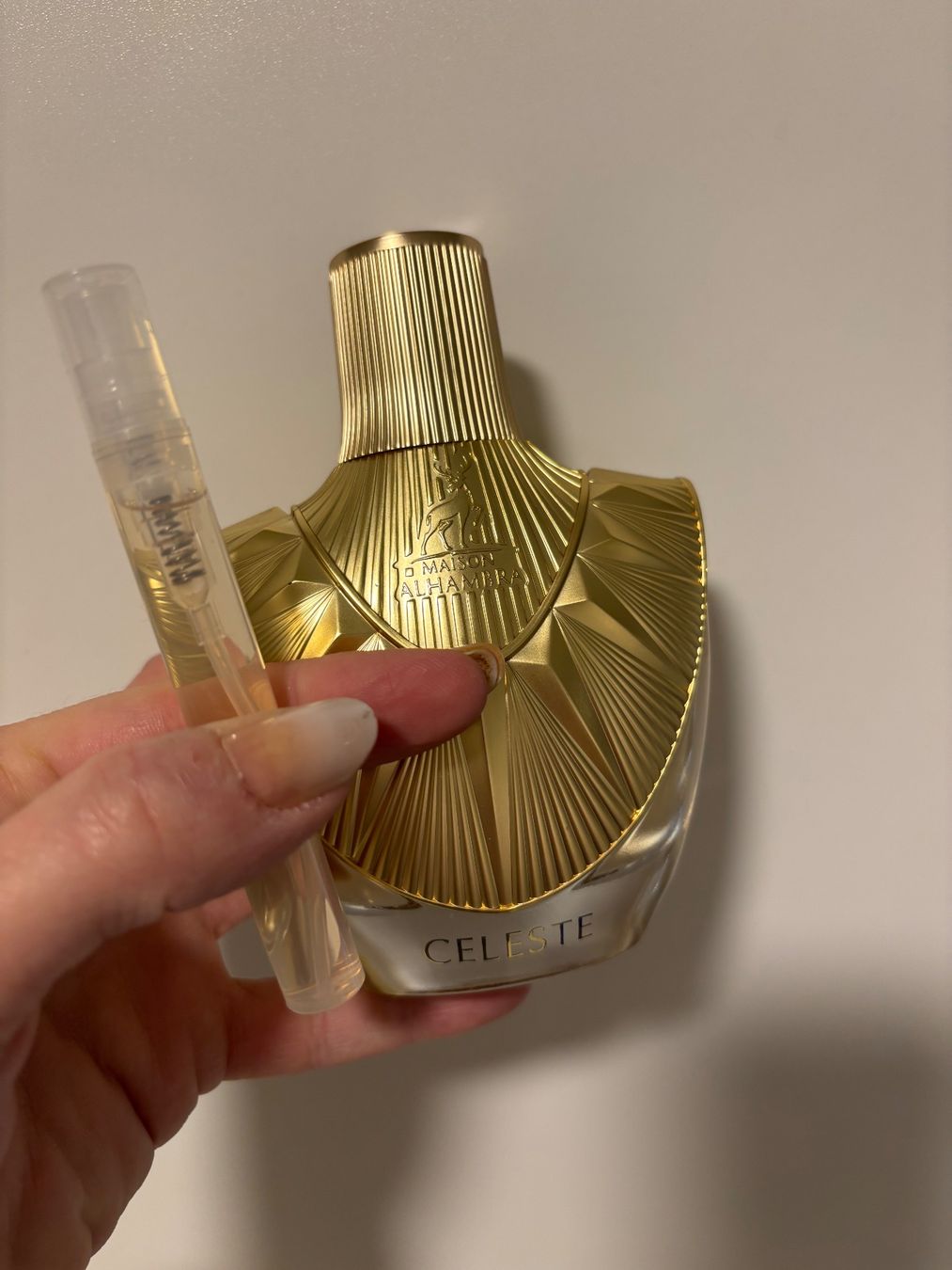 Lattafa Parfum & Eau de Toilette: ALHAMBRA CELESTE EDP 5ml. (Gaultier Divine Dupe) – Gebraucht aus Zürich von deruja
