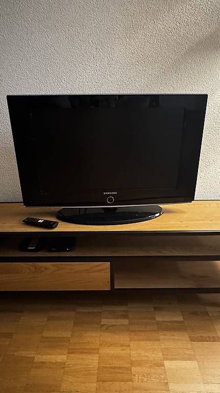 Fernseher: Samsung TV 26 Zoll – Gebraucht aus Basel von R__Mueller