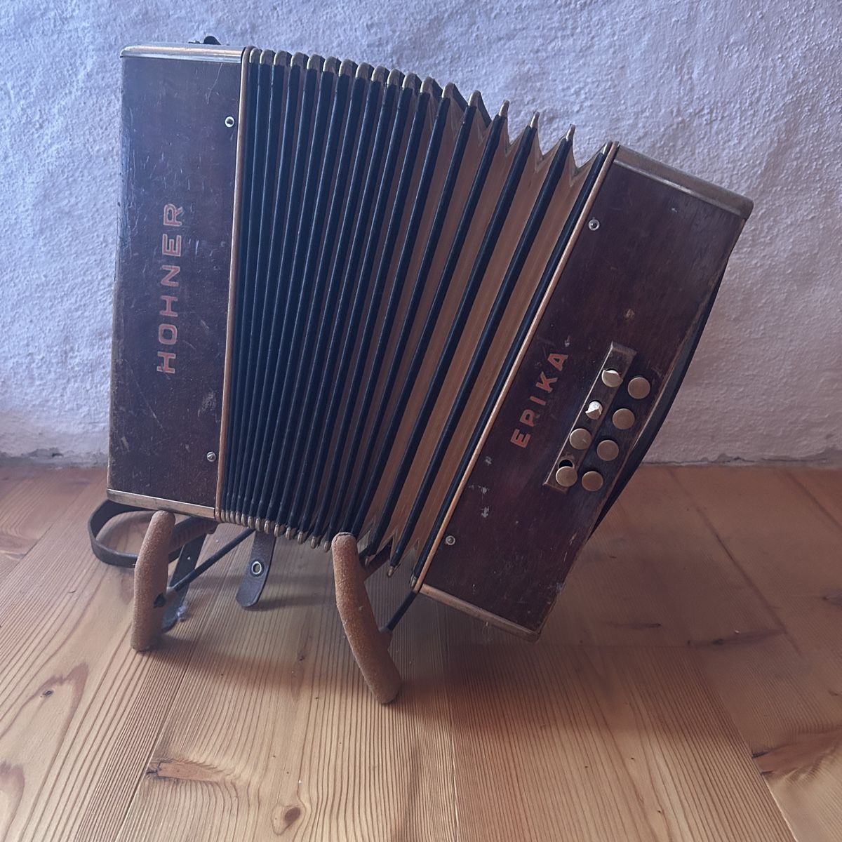 Hohner Strumenti musicali: Hohner Erika Akkordeon Schweiz! – Usato da Laufen venduto da belleskulptur