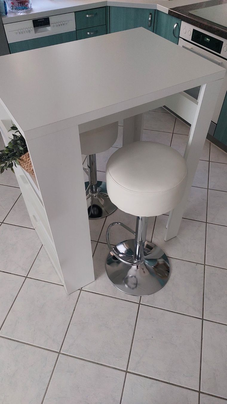 Tischset: Bartisch mit 2 Hocker – Gebraucht aus Adlikon von NoeliaMina 1