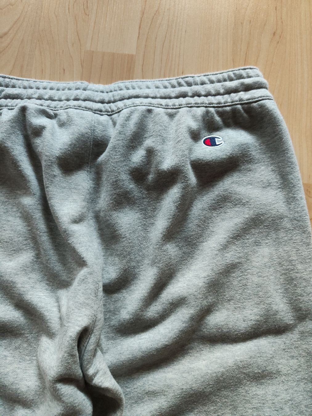 Champion Pantaloni: Trainingshose Champion, Gr. M, grau – Nuovo (secondo la descrizione) da Unterägeri venduto da Meikelbein 2