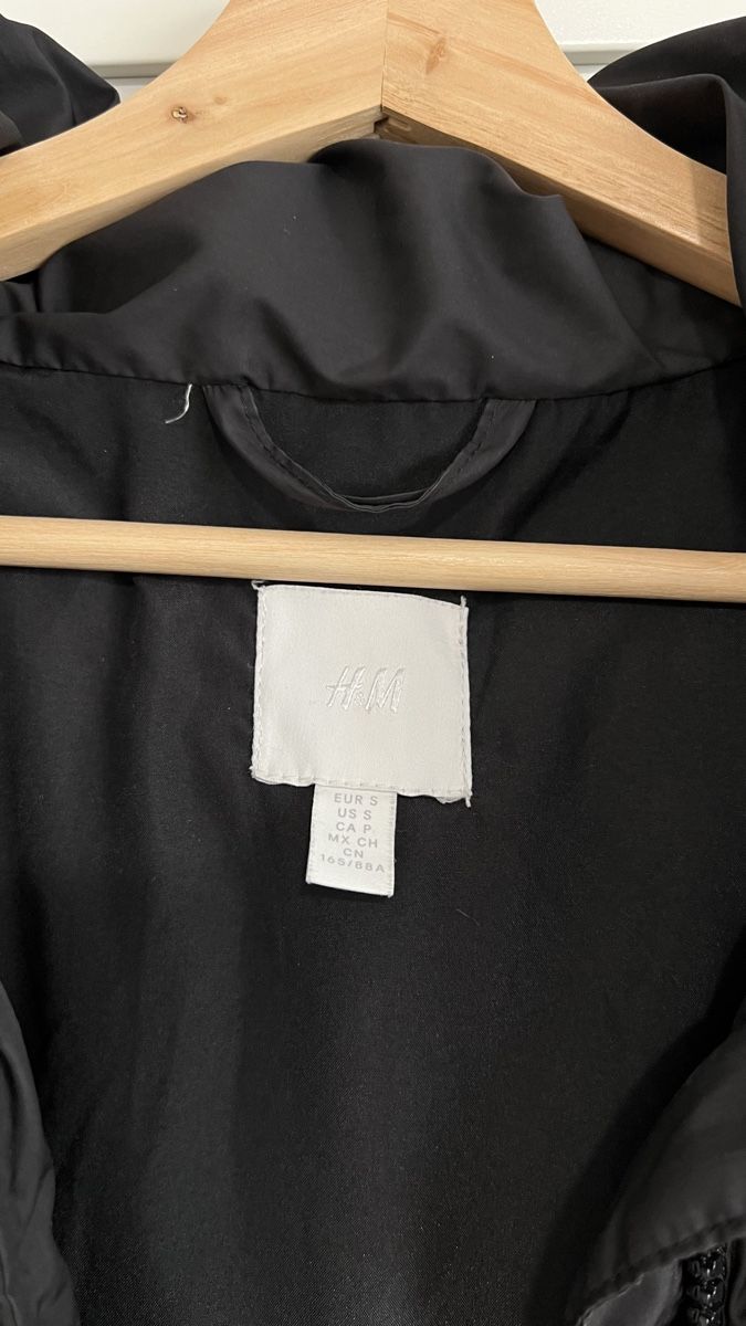 H&M Cappotti: Schwarze H&M Winterjacke, Grösse S – Usato da Widnau venduto da noe.kr 1