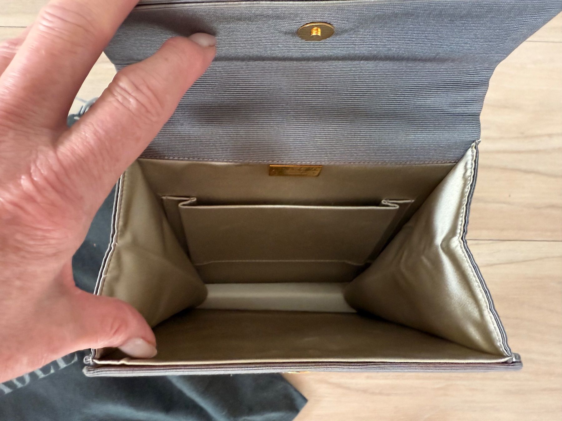Taschen für Damen: Handtasche mit Perlen, Grau – Gebraucht aus Zollikon von dorean 4