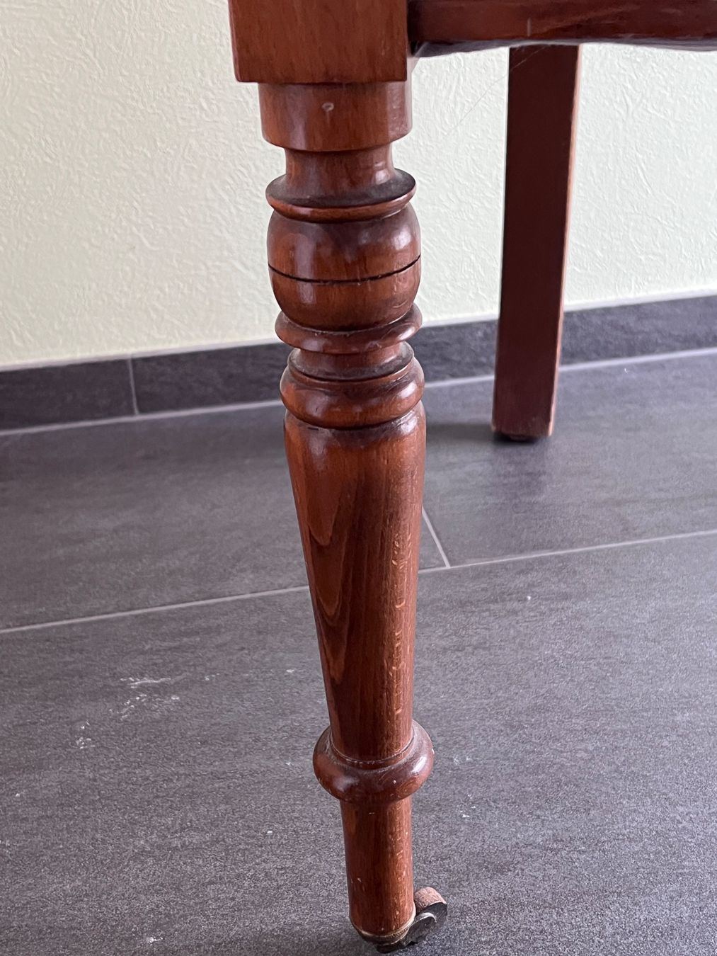 Sedie: Antiker Holzstuhl mit Polster – Usato da Stein AR venduto da PetraF0102 4