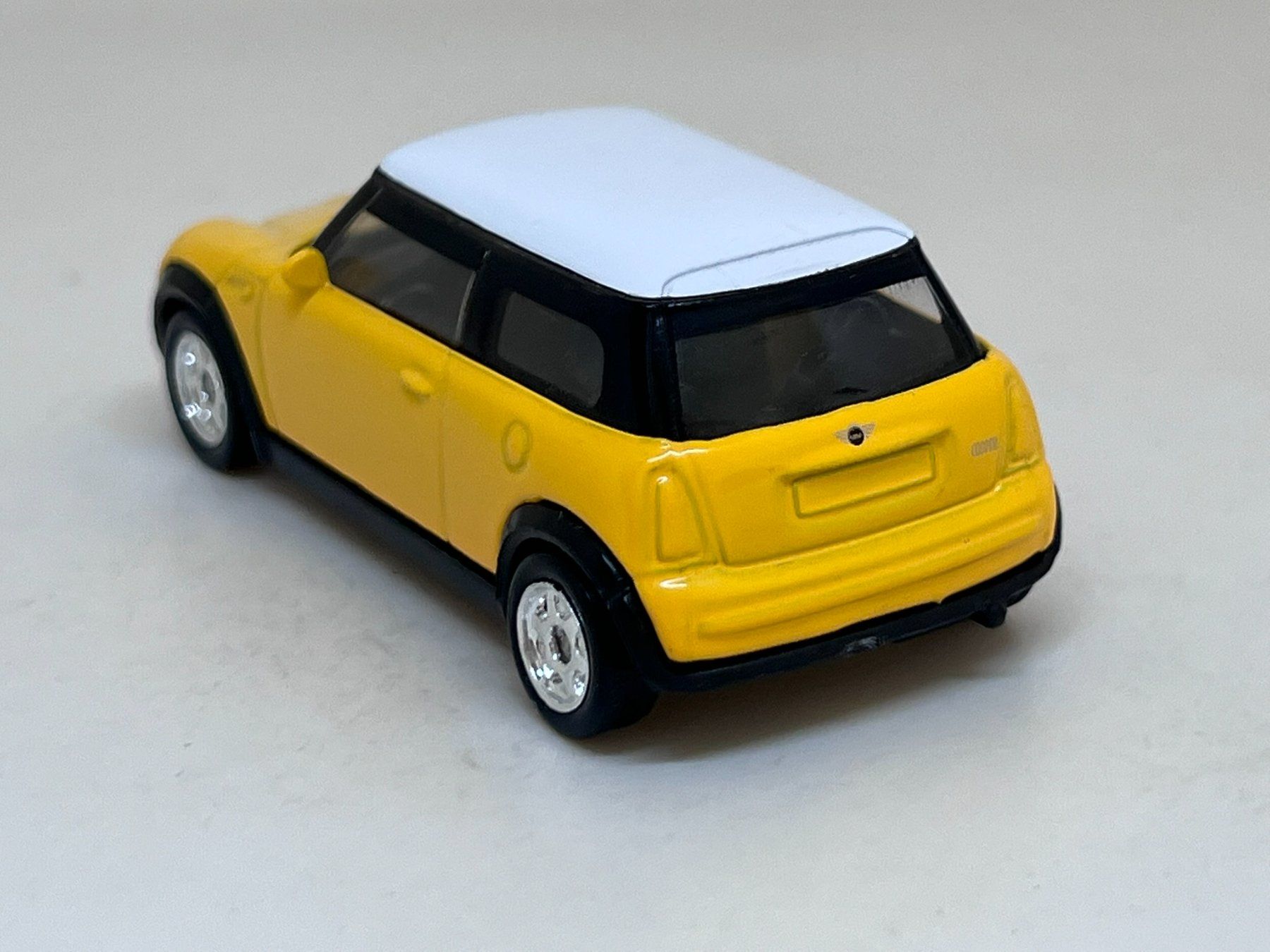 Welly Modellini d'auto: Welly Mini Cooper #27 – Usato da Wildegg venduto da LaaBoutique 2