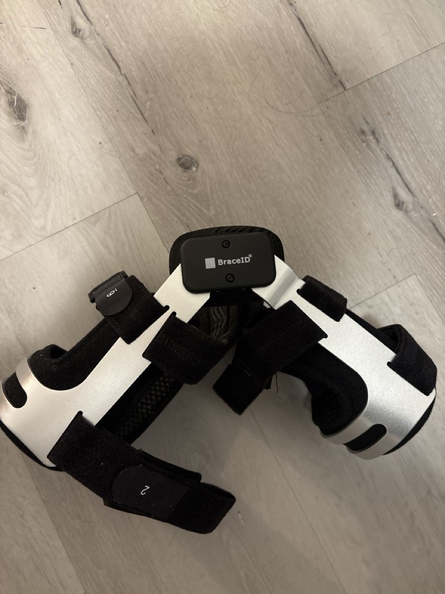 Bracciali & Braccialetti: Brace ID Adjustable Knee Brace - Excellent! – Nuovo (secondo la descrizione) da Zürich venduto da Walden7829 1