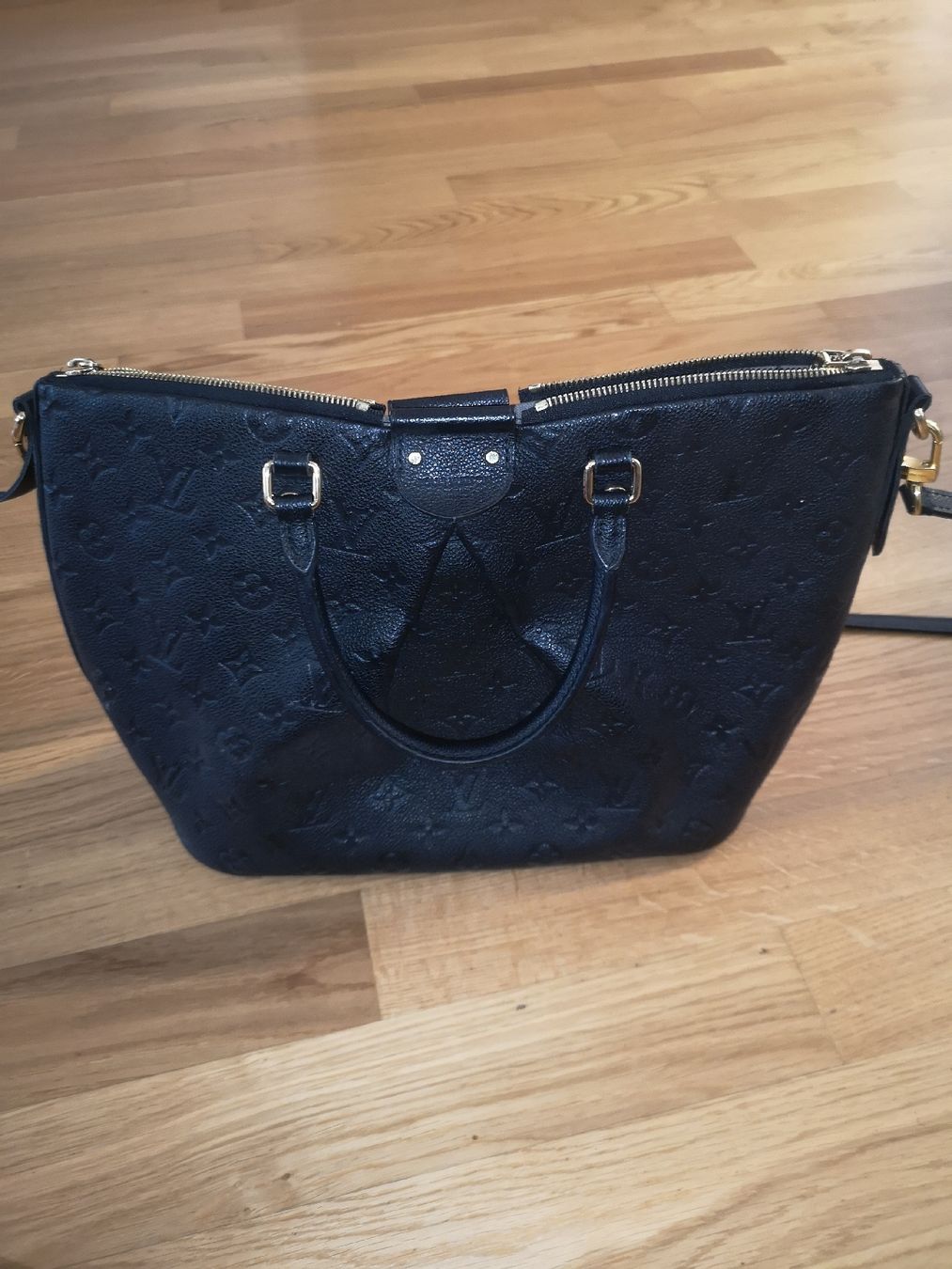 Louis Vuitton Borse da donna: Luis Vuitton Ledertasche schwarz Top Zustand – Usato da Dietikon venduto da pokerface5