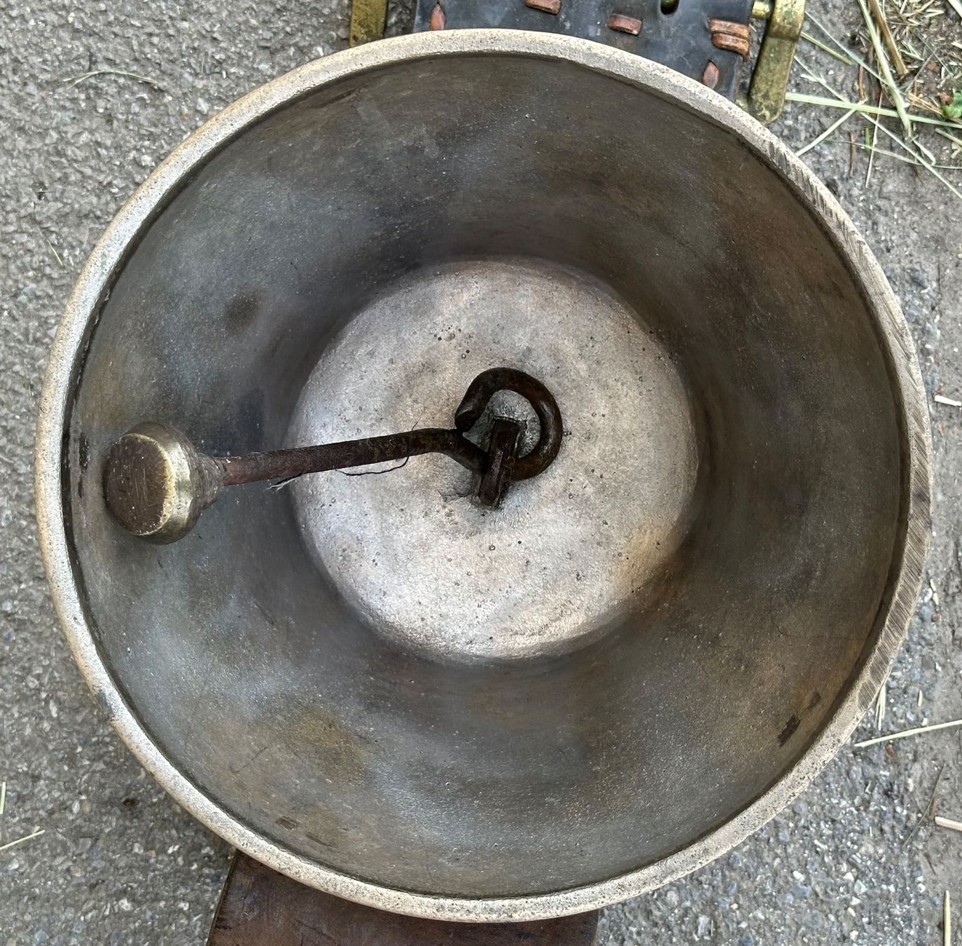 Campanacci mucche: Grosse Glocke mit schönem Laufbär – Usato da Kandergrund venduto da honey-art_and_more 5