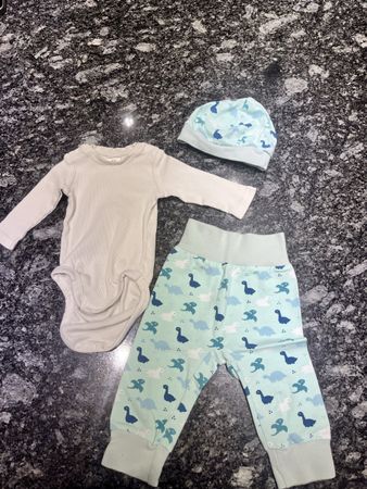 Baby Set, Grösse 50/56, Body / Hose / Mütze, top Zustand