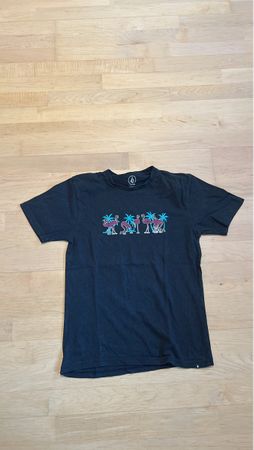 Volcom T-Shirt mit Flamingo Print, Grösse 158/164