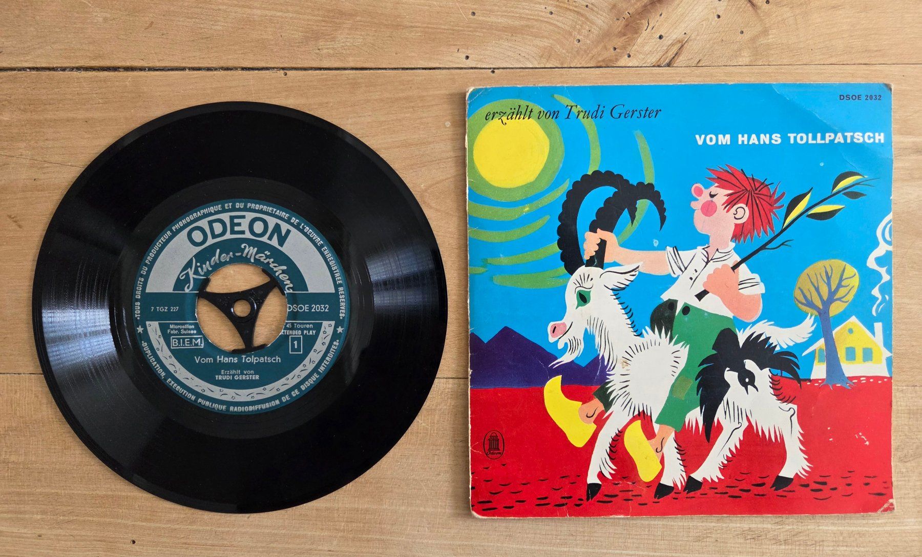 Vinyles: 8 Schweizer Märchenplatten M45, 6 davon mit Originalumschlag – D'occasion à Dübendorf par Cheibeguet 4