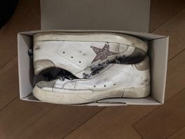 Golden Goose with laces included