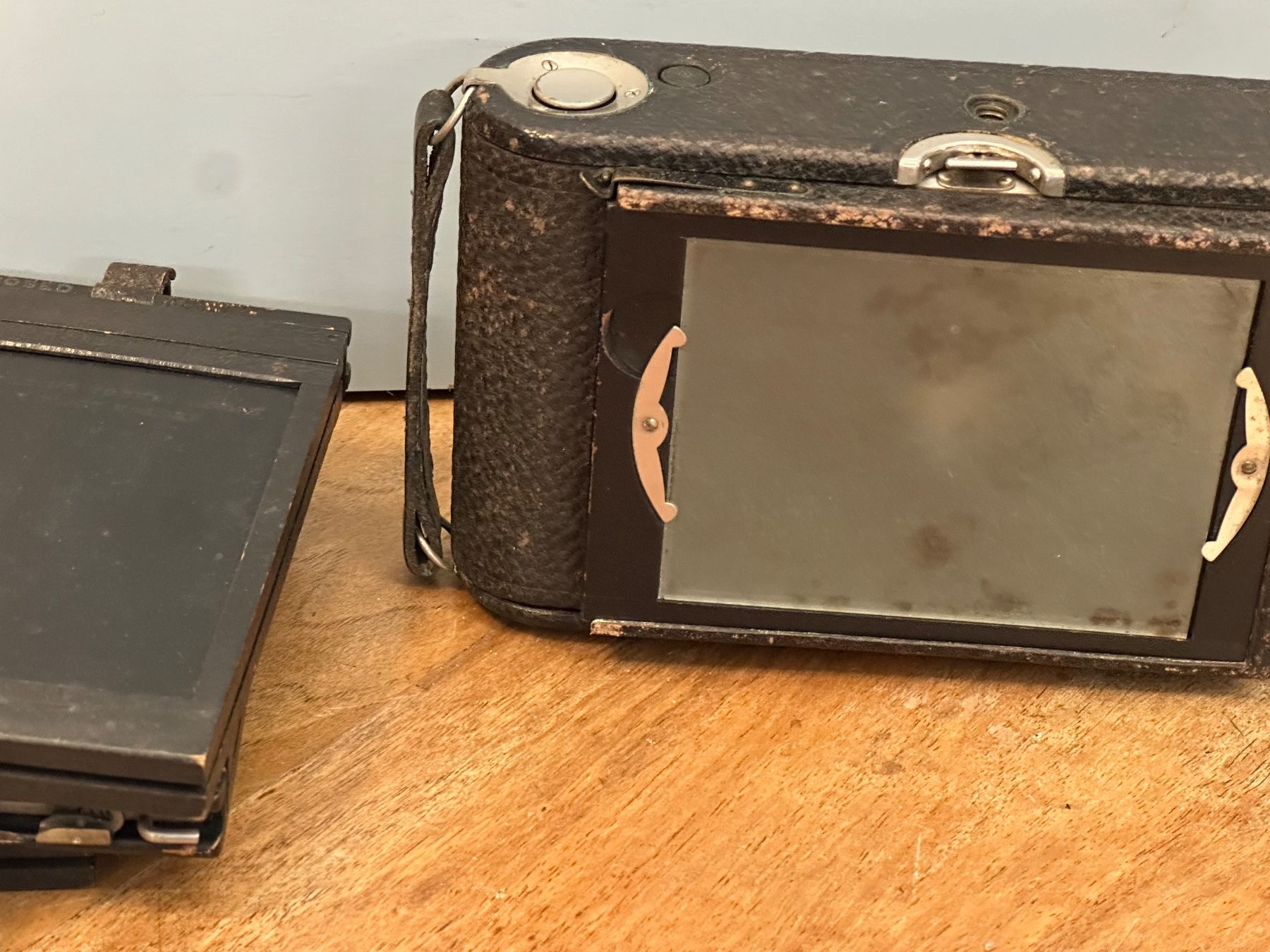 Fotocamera: Antike Platten-/Klappkamera mit Plattenkassetten – Usato da Otelfingen venduto da Yossi-68 1