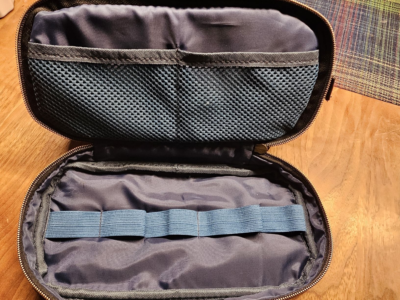 Custodie per cosmetici: Ted Baker Necessaire Schwarz – Nuovo (secondo la descrizione) da Oberwil BL venduto da 007re 3