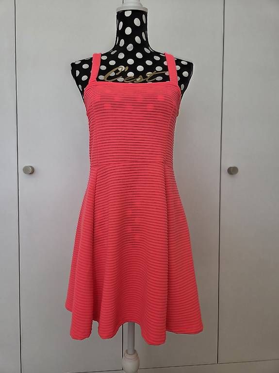 Robes: Sommerkleid Neon Pink Gr. M – D'occasion à Menziken par Shandor66