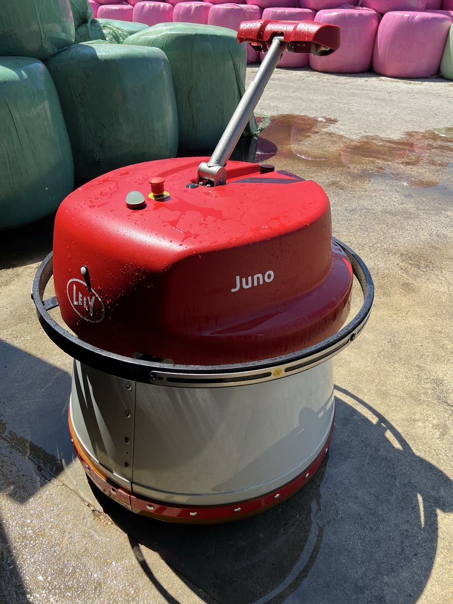 Lely Toutes les machines: Pousse fourrage Lely Juno – D'occasion à Brot-Plamboz par xdu_tk6r 3