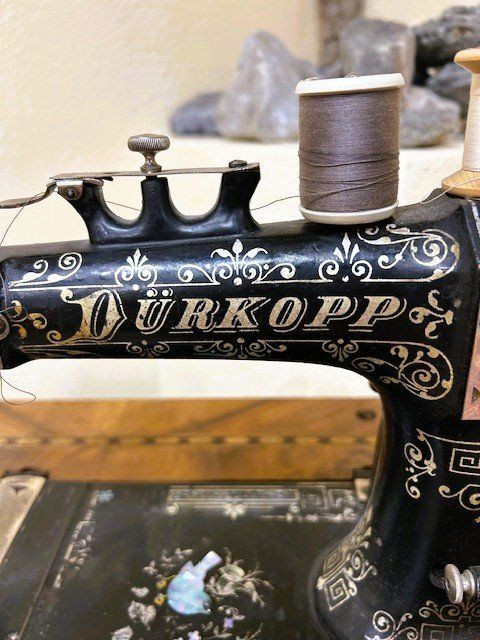 Macchine da cucire: Wunderschöne antike Dürkopp-Nähmaschine – Usato da Altdorf UR venduto da inf_295f 1