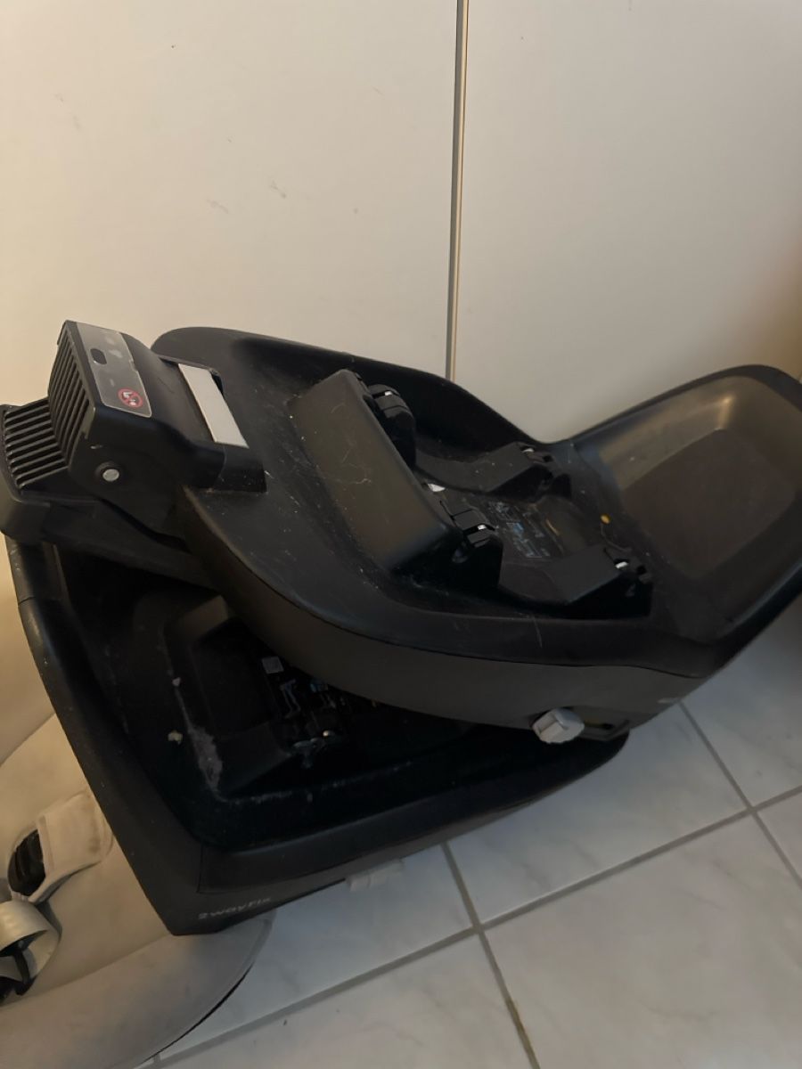 Maxi-Cosi Sièges auto: 2 Maxi  Cosi und Sitze  – D'occasion à Männedorf par Session 1