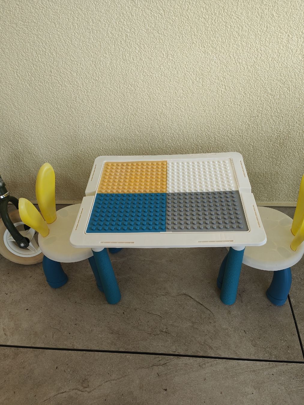 Lego Giocattoli: Lego Tisch mit Stühlen  – Usato da Stetten AG venduto da rus_hcj9