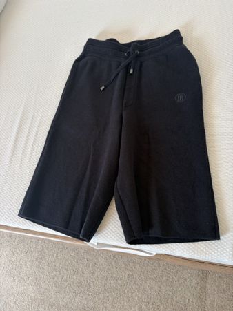 Burberry Shorts aus Kaschmir schwarz Grösse XS Zustand Top