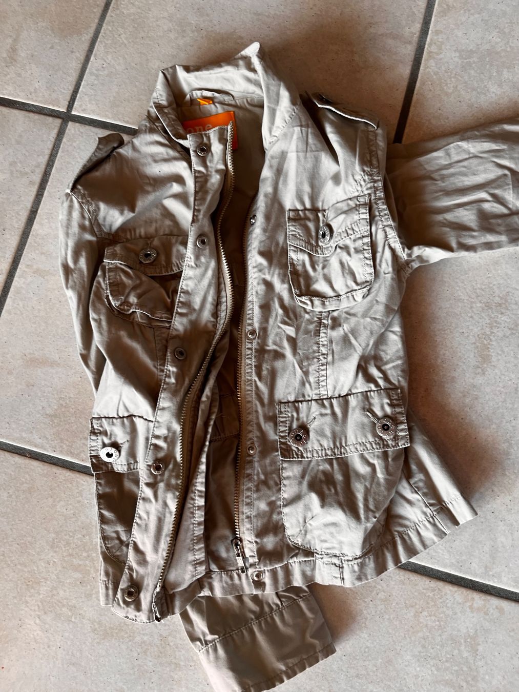 Jacken & Mäntel: Veste 128 fille grise avec fermeture éclair – Gebraucht aus Orpund von Mary8972 1