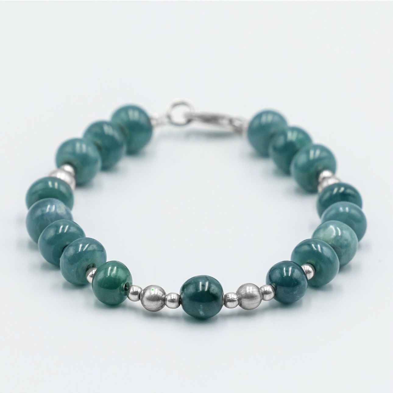 Bracciali & Braccialetti: Armband mit Jade und Silberkugeln – Nuovo e nell'imballaggio originale da Ruggell venduto da JadeShop